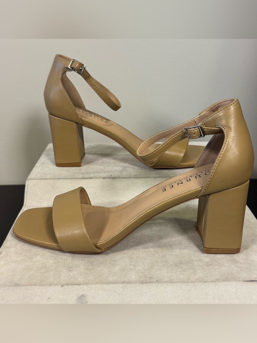 Journee Collection Tan Block Heel Ankle-Strap Sandals, size 8.5, NWOT